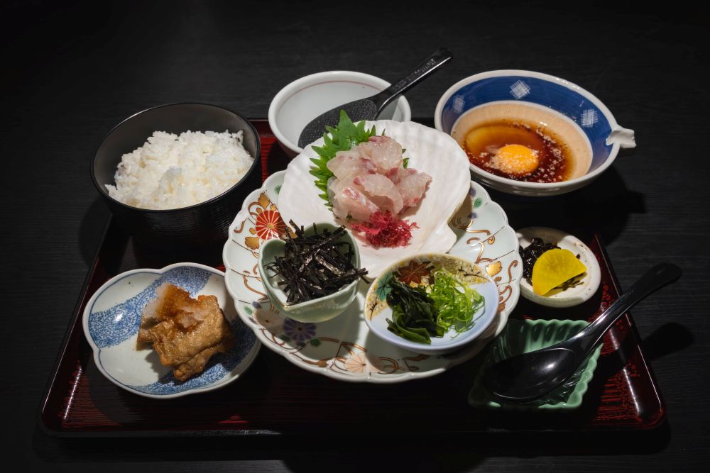 Tai-meshi teishoku set with sea bream, rice and side dishes