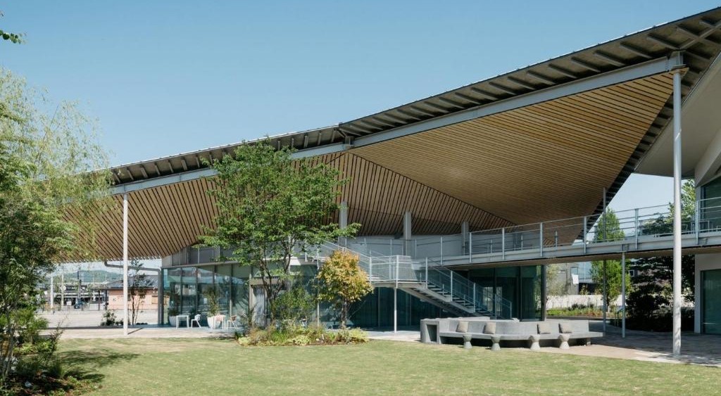 Minimalist Kengo Kuma timber architecture at Itomachi Hotel 0